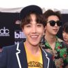 J-Hope, do BTS, posa no tapete vermelho do Billboard Music Awards 2018


