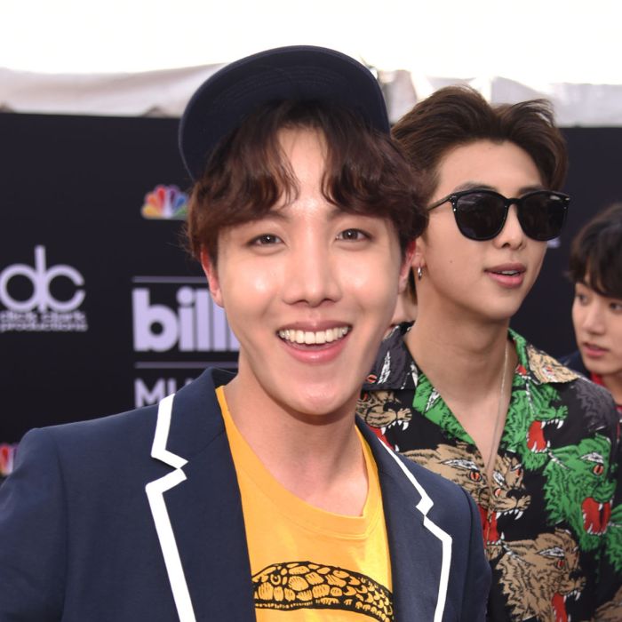 J-Hope, do BTS, posa no tapete vermelho do Billboard Music Awards 2018
  
  