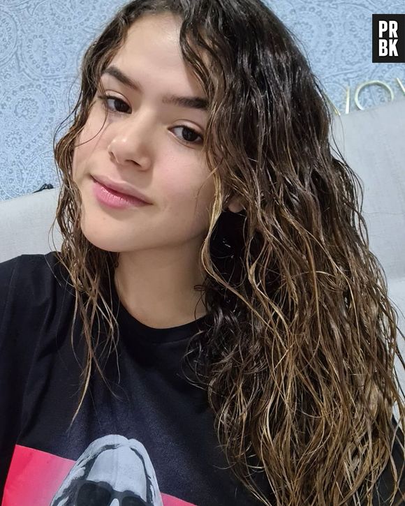 Confira o texto emocionante que Maisa escreveu para o cabelo em transição no Instagram
