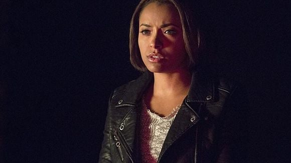 Na 6ª temporada de "The Vampire Diaries": Bonnie relembra o Natal