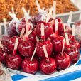 Festa Junina: todo mundo adora comer maçã do amor, um dos doces mais tradicionais da festa!