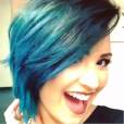 Demi Lovato está com as madeixas azuis novamente!