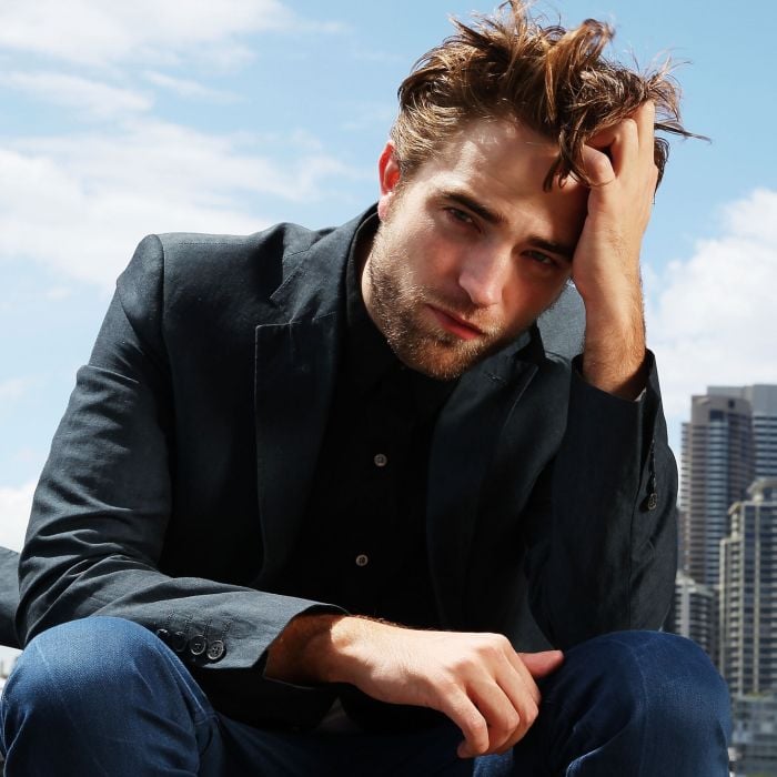 Quiz: descubra qual personagem do Robert Pattinson te chamaria pra um date
