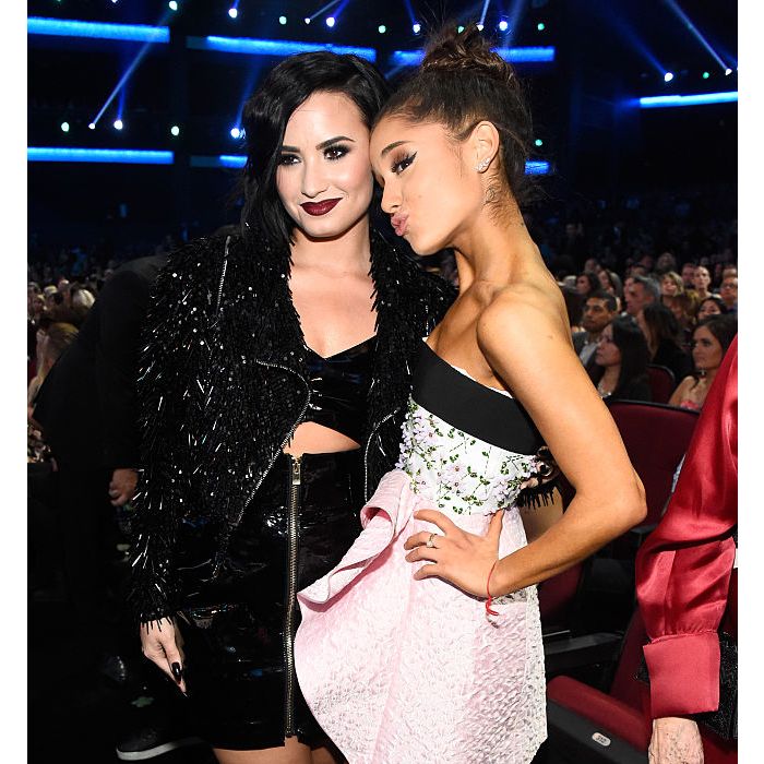 Demi Lovato e Ariana Grande são agenciadas pelo empresário Scooter Braun e isso aumenta a possibilidade de parceria entre as duas