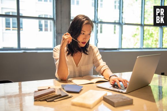 Como se vestir para entrevistas de emprego online? Pesquise o dress code da empresa antes