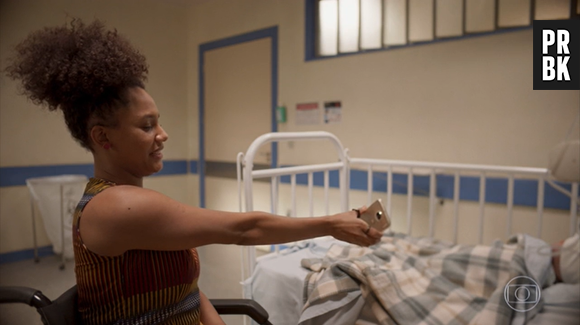 "Amor de Mãe": Camila (Jéssica Ellen) vai manter Thelma (Adriana Esteves) em casa para que Danilo (Chay Suede) possa investigar a mãe