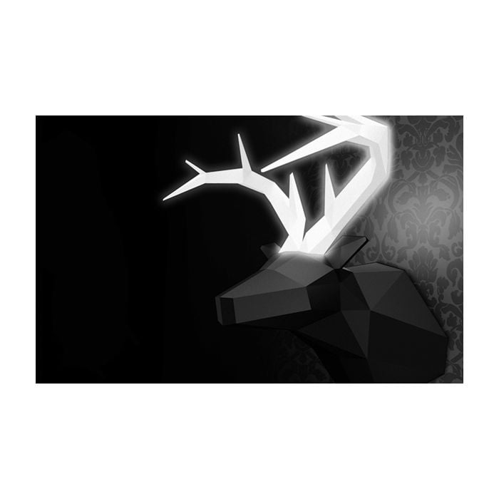  Um cervo m&amp;iacute;stico com chifres iluminados para dar um clima &quot;Floresta Proibida&quot; ao seu quarto 