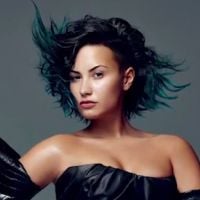 Demi Lovato posa sensual para revista e diz: "Aprendi a aceitar meu corpo!"