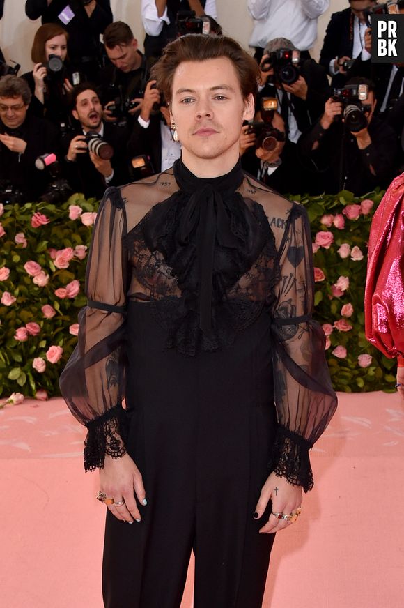 O look de Harry Styles no Met Gala 2019 chamou a atenção de todo mundo