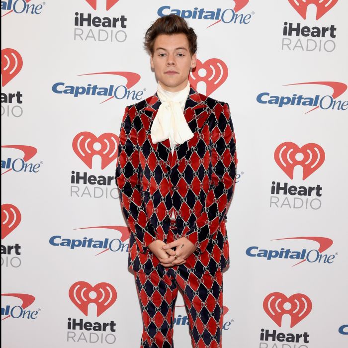 Harry Styles servindo mais um look icônico em 2017