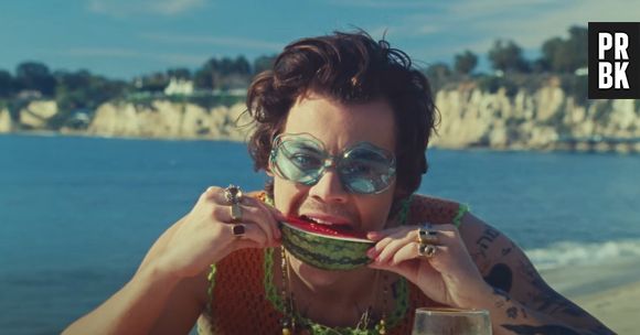 Ninguém resistiu a Harry Styles no clipe de "Watermelon Sugar"