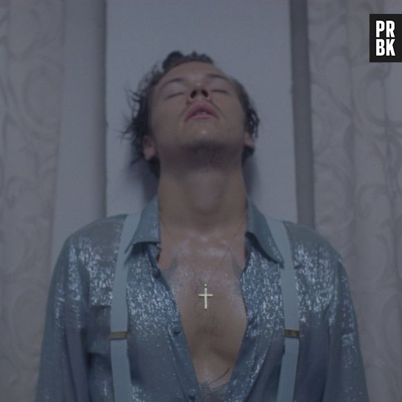 Harry Styles entregou tudo no clipe de "Lights Up"