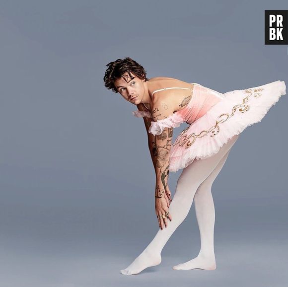 Harry Styles provando que pode vestir absolutamente tudo, até uma roupa de bailarina