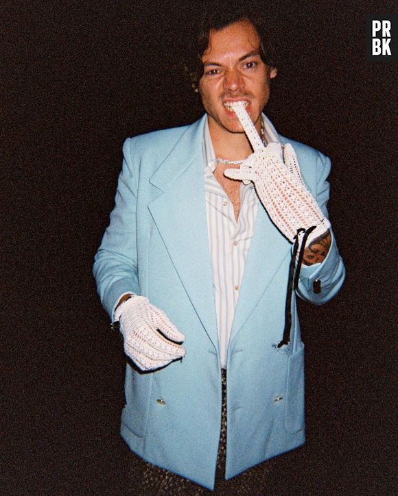 Harry Styles e toda a sua perfeição nos bastidores do clipe "Golden"