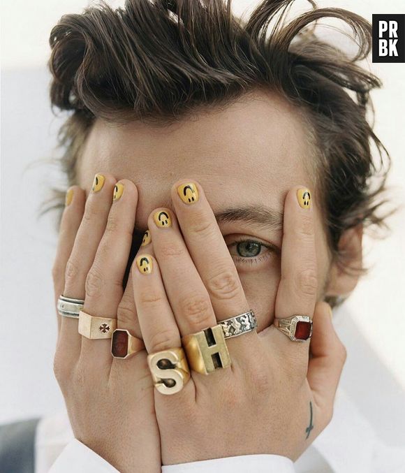 Até as unhas divertidas de Harry Styles são perfeitas