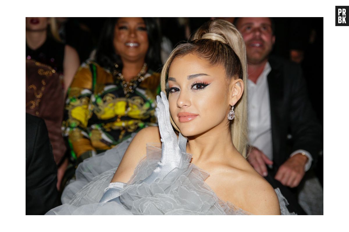 Foto: Internautas confundem propositalmente a cantora Ariana com ...