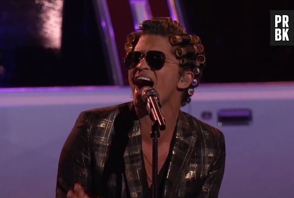 Bruno Mars cantou o single "Uptown Funk" no "The Voice US"