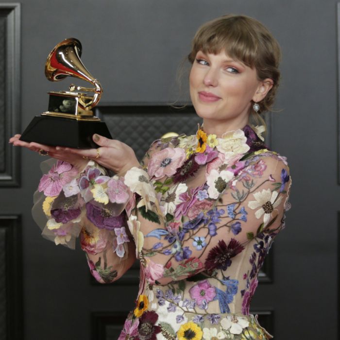 Com o álbum &quot;folklore&quot;, Taylor Swift garantiu o mais recente dos seus 11 Grammys