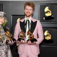 Billie Eilish e seu irmão Finneas ganharam vários Grammy's na cerimônia de 2021
