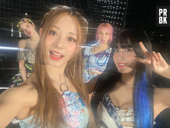 As outras integrantes do TWICE também desejam feliz aniversário à Tzuyu!