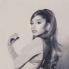 Ariana Grande conta com uma longa lista de feats. poderosos em sua carreira