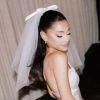 Ariana Grande também virou assunto em maio, quando casou com Dalton Gomez