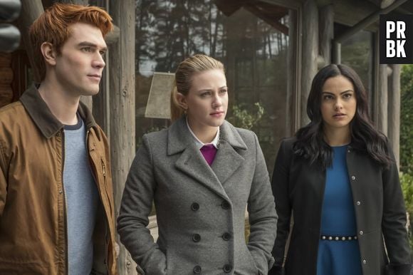 Verônica Lodge, da série "Riverdale", investe na moda dos anos 90 por suas chokers e alguns acessórios em pérolas