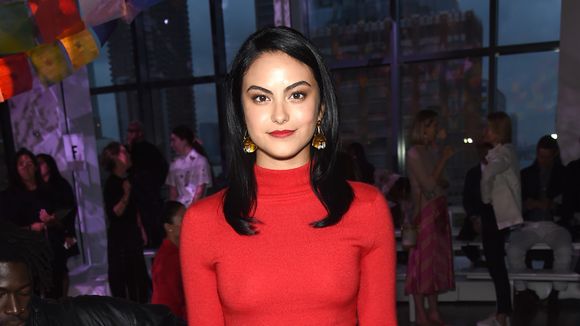 Batalha de looks Verônica Lodge x Camila Mendes: quem veste melhor?