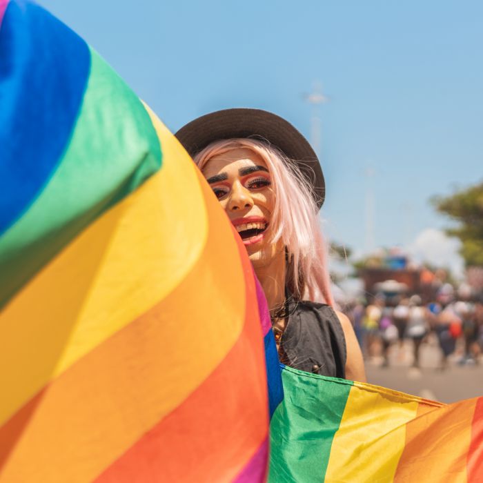A realidade da comunidade LGBTQIAP+ no Brasil não é fácil, mas estamos progredindo
