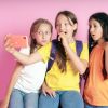 Os menores de 16 anos não poderão permitir que usuários do TikTok façam o download de seus vídeos postados na rede e uma nova janela de aviso aparecerá para os perfis de pessoas entre 16 e 17 anos que permitirem o download
