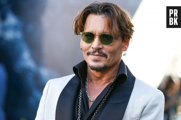 Uma fonte entregou que "higiene não é uma prioridade" para Johnny Depp e que banhos são considerados "raros" para o ator