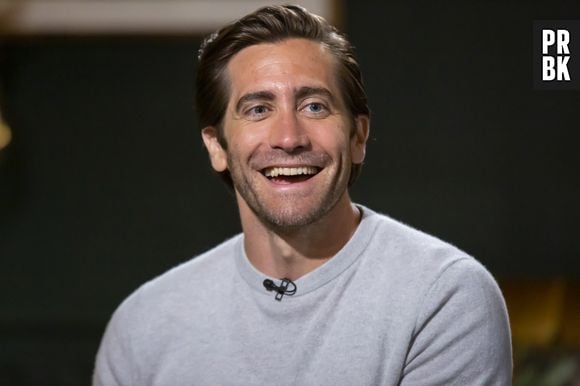 Jake Gyllenhaal disse que a prática de tomar banho é cada vez "menos necessária"