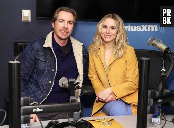 Kristen Bell e o marido, Dax Shepard, afirmaram que costumam "esperar pelo fedor" para dar banho nas filhas