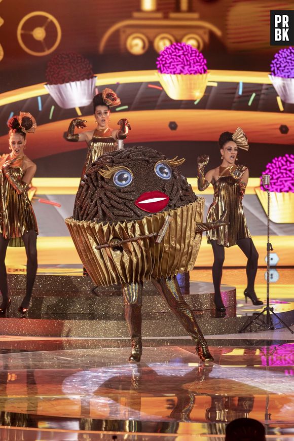 "The Masked Singer Brasil": artista fantasiado de brigadeiro era a jornalista Renata Ceribeli