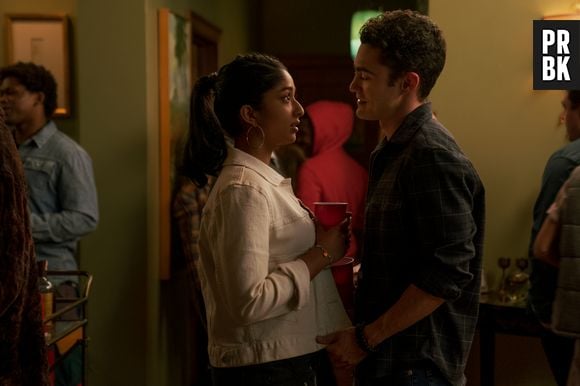 Na segunda temporada de "Eu Nunca", Devi (Maitreyi Ramakrishnan) e Paxton (Darren Barnet) terminam juntos, mas parece que Ben (Jaren Lewison) ainda tem sentimentos pela garota