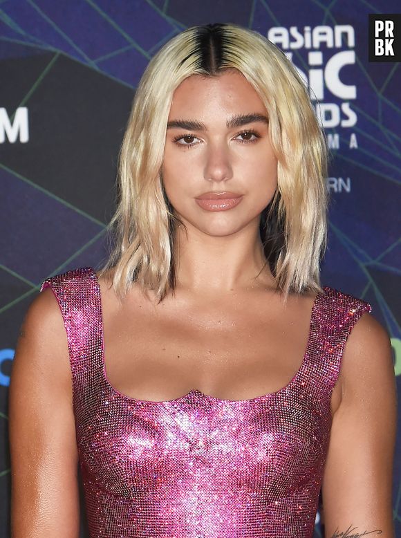 Dua Lipa completa 26 anos neste domingo (22)