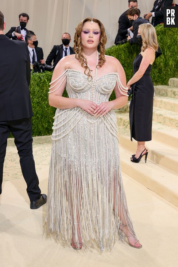 MET Gala 2021: a atriz e modelo Barbie Ferreira usou modelo com detalhes em pérolas de Jonathan Simkhai