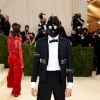 MET Gala 2021: o ator Evan Mock, do reboot de "Gossip Girl", chamou atenção com look Thom Browne