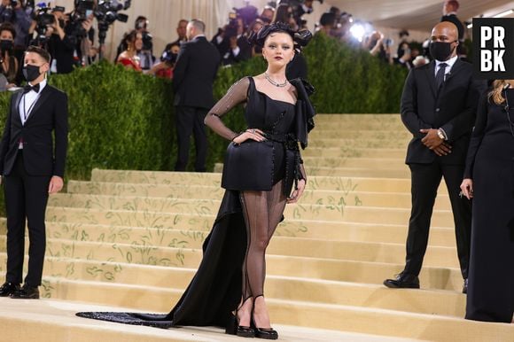 MET Gala 2021: Maisie Williams usou all black Thom Browne