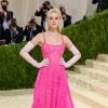 MET Gala 2021: Nicola Peltz escolheu vestido pink Valentino FW21 Couture