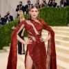 MET Gala 2021: Valentina Sampaio faz sua estreia no evento com look by Iris van Herpen