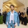 MET Gala 2021: Ben Platt usou roupa Christian Cowan e joias Boucheron