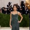 MET Gala 2021: Madison Beer elegeu vestido e sapatos Stuart Weitzman