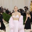 MET Gala 2021:  Kate Hudson elegeu look pink   Michael Kors 