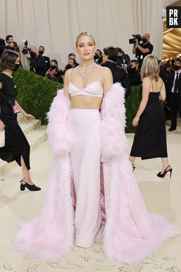 MET Gala 2021: Kate Hudson elegeu look pink Michael Kors