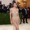 MET Gala 2021: Kendall Jenner usou look transparente Givenchy