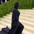 MET Gala 2021: Kim Kardashian causou com  Balenciaga 