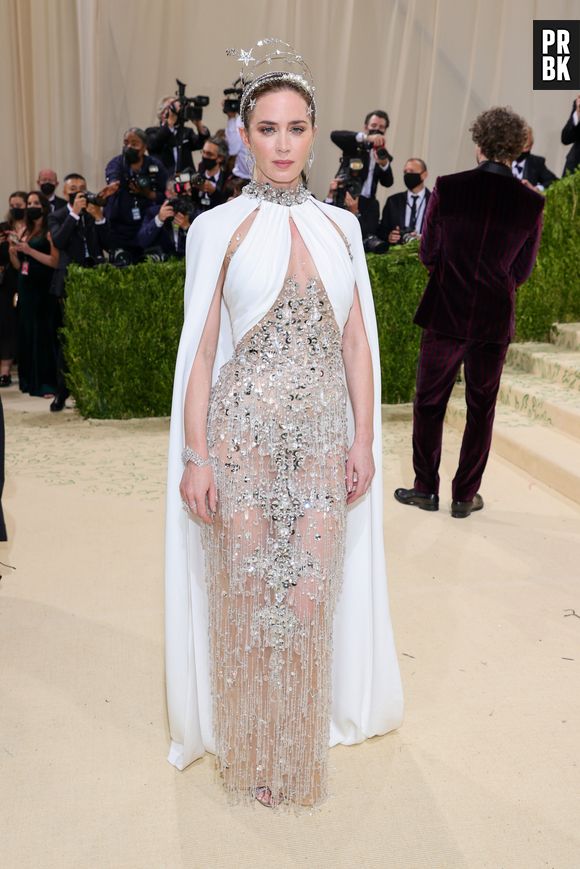 MET Gala 2021: Emily Blunt brilhou com roupa Miu Miu