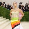 MET Gala 2021: Jordan Alexander, do reboot de "Gossip Girl", elegeu look colorido by Christopher John Rogers