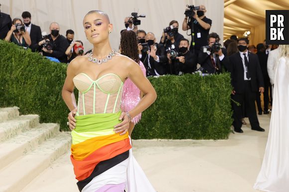 MET Gala 2021: Jordan Alexander, do reboot de "Gossip Girl", elegeu look colorido by Christopher John Rogers